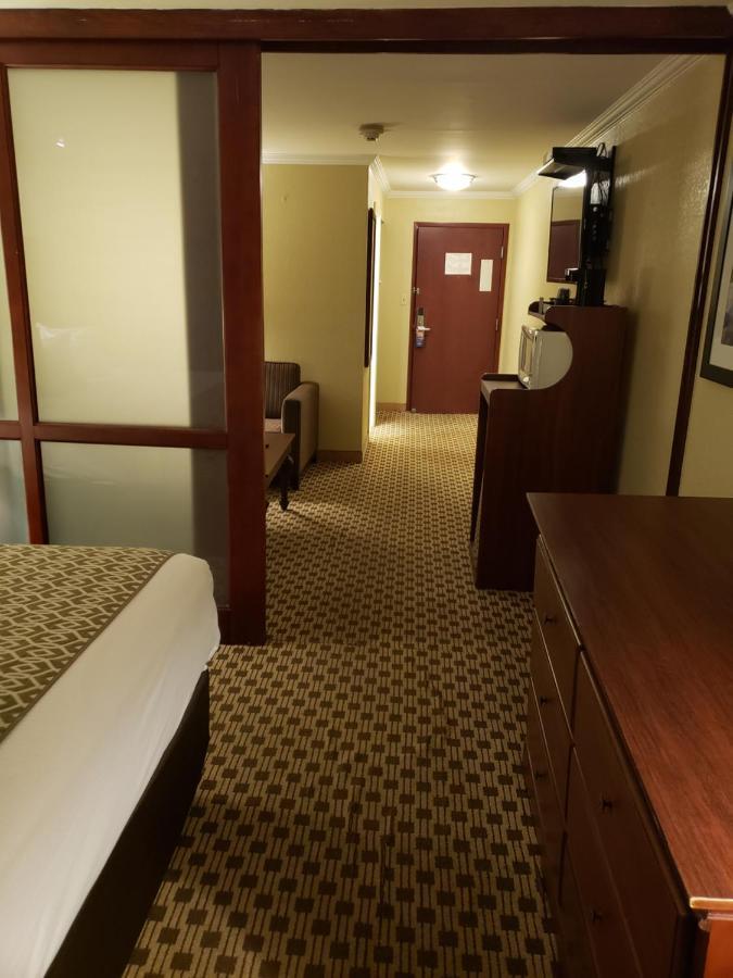 Hotel Baymont By Wyndham Pompton Plains/Wayne à Pequannock Extérieur photo